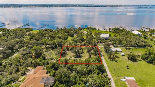 133 Coconut St, PORT CHARLOTTE, FL, 33980-2305 | Card Image
