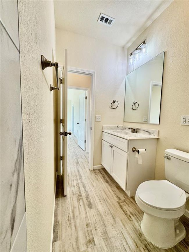 18 Edgewater St, House other with 3 bedrooms, 2 bathrooms and 2 parking in Hitchcock TX | Image 25