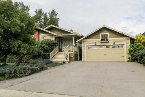 72 Broadway S, Raymond, AB, T0K2S0 | Card Image