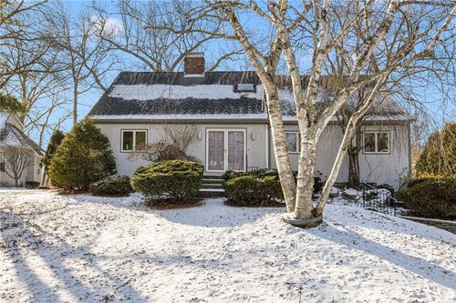 40 Kristen Ct, Warwick, RI, 02888-5500 | Card Image