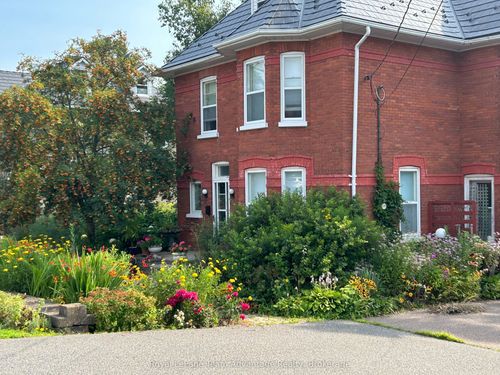 79 Gibson St, Parry Sound, ON, P2A1X4 | Card Image