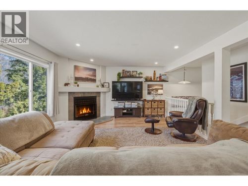 2-7467 Prospect St, Pemberton, BC, V0N2L1 | Card Image