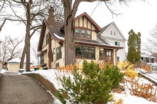 2025 Franklin Ave Se, Minneapolis, MN, 55414-3616 | Card Image