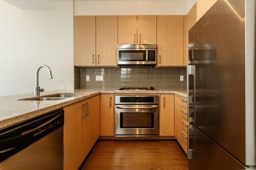 504-119 W 22nd St, North Vancouver, BC, V7M0B4 | Card Image