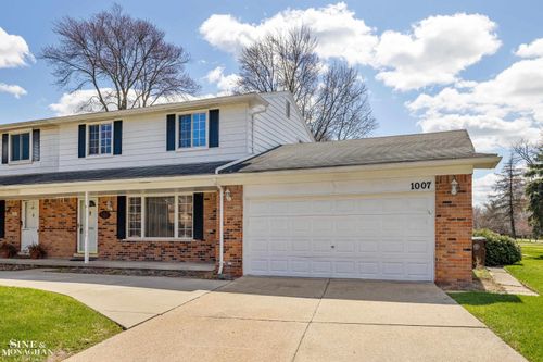 1007 Vernier Rd, Grosse Pointe Woods, MI, 48236-1579 | Card Image