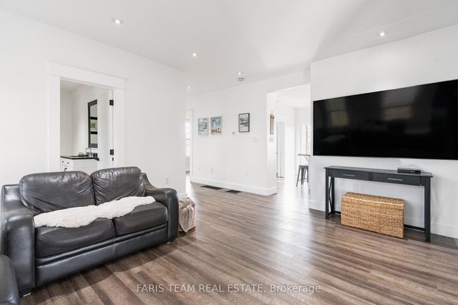 7884 County Rd 13, House other with 3 bedrooms, 2 bathrooms and 10 parking in Lisle ON | Image 9