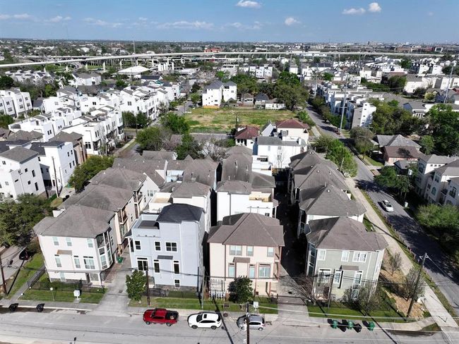 2014 Sabine St, House other with 4 bedrooms, 5 bathrooms and 2 parking in Houston TX | Image 44