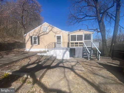 5975 Tuscarora Pike, MARTINSBURG, WV, 25403-5911 | Card Image