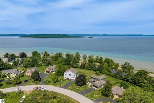 1457 Braemar Dr, Traverse City, MI, 49686-8456 | Card Image