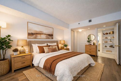 1006-38 Elm St, Toronto, ON, M5G2K5 | Card Image