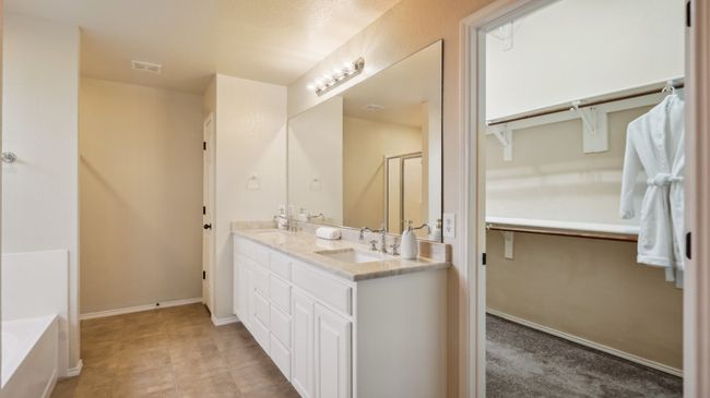 613 W Sheila Cir, House other with 4 bedrooms, 2 bathrooms and null parking in Joshua TX | Image 25