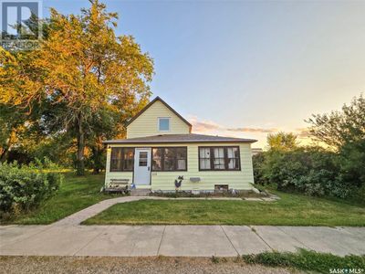 110 2 Ave, House other with 3 bedrooms, 2 bathrooms and null parking in Young SK | Image 1