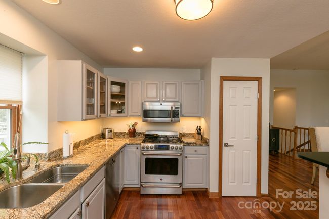 C - 220 Stoney Falls Loop, Condo with 3 bedrooms, 3 bathrooms and null parking in Burnsville NC | Image 11