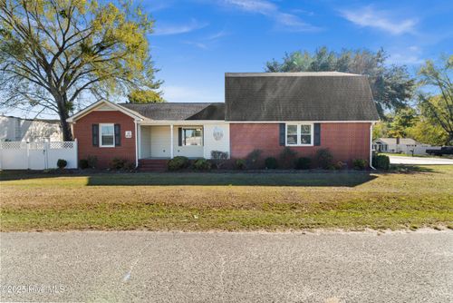117 S Thomas St, Beulaville, NC, 28518-8810 | Card Image