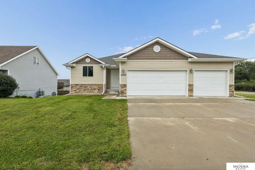 5200 N 9th Cir, Lincoln, NE, 68521-4254 | Card Image