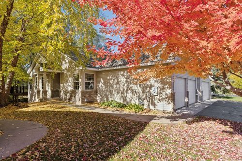 2137 Albemarle Ct N, Roseville, MN, 55113-6677 | Card Image