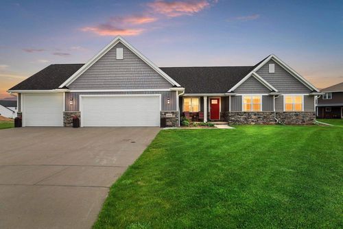 2000 Dobby Street, LAWRENCE, WI, 54115 | Card Image