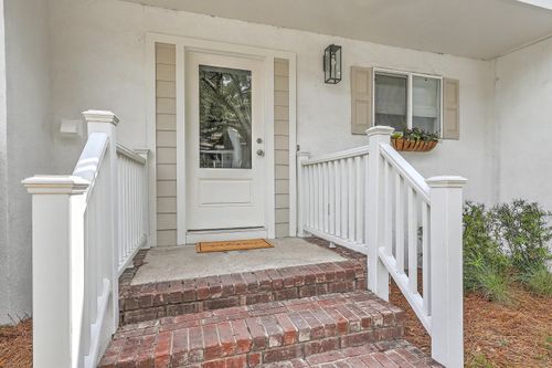 958 Myrtle Ct, Mount Pleasant, SC, 29464-4526 | Card Image