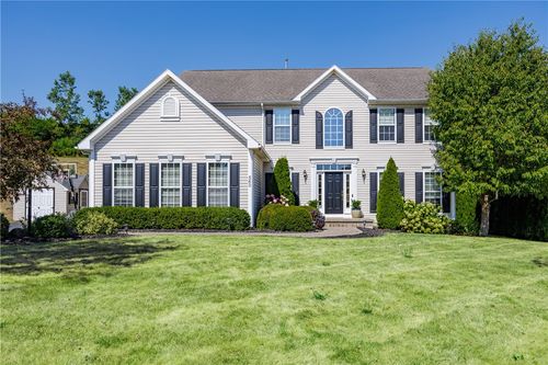 560 Yale Ct, Victor, NY, 14564-9558 | Card Image