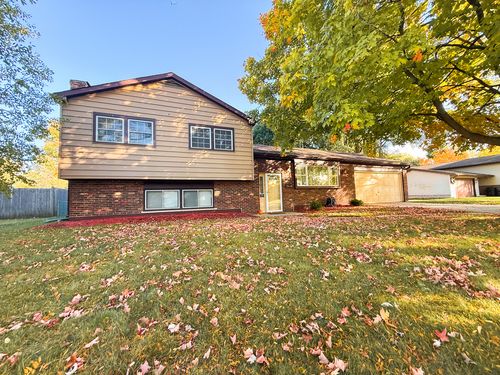 1013 Nottingham Ln, Crystal Lake, IL, 60014-7643 | Card Image