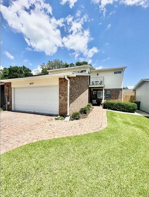 937 Holbrook Cir, Fort Walton Beach, FL, 32547-6733 | Card Image