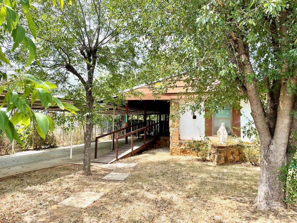 4th St, Breckenridge, TX 76424