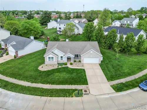 621 Green Tree Meadows Dr, Lake St Louis, MO, 63367-2568 | Card Image