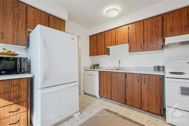 42 Compata Way, Condo with 3 bedrooms, 0 bathrooms and null parking in Gloucester ON | Image 12