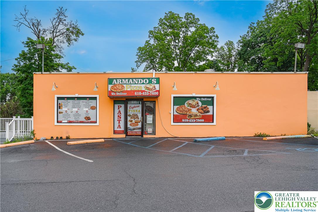 1065 Macarthur Rd, Whitehall, PA 18052
