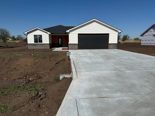 233 S Sycamore St, Valley Center, KS, 67147 | Card Image