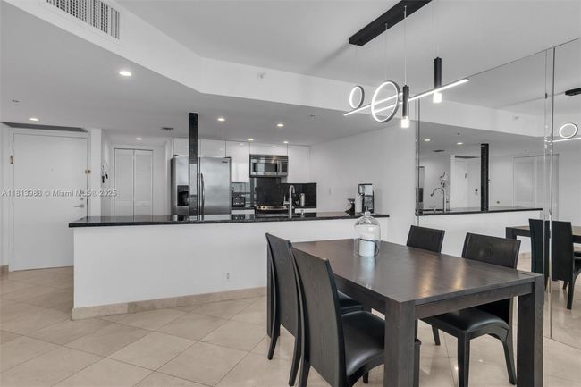 APT-3332 - 1717 N Bayshore Dr, Condo with 2 bedrooms, 2 bathrooms and null parking in Miami FL | Image 8