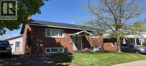 23 Anne St, Moncton, NB, E1C4J4 | Card Image