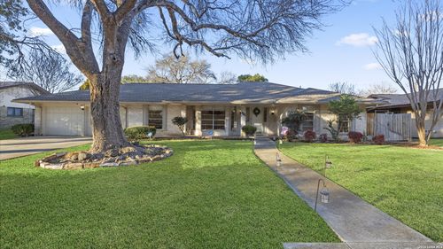 425 Crestwind Dr, Windcrest, TX, 78239-2408 | Card Image