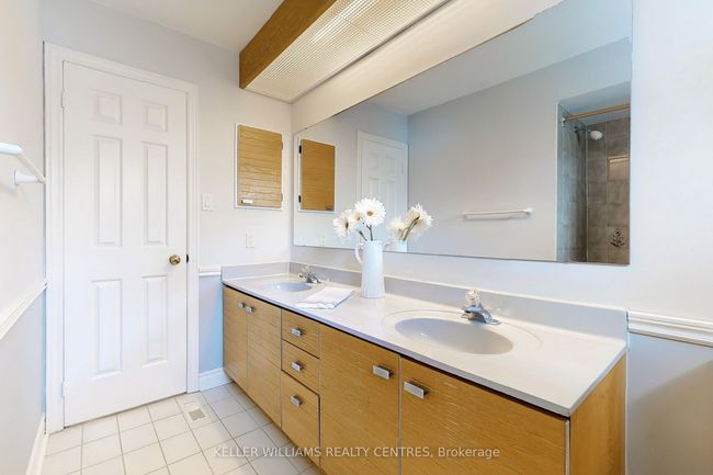 32 Petch Cres, House other with 4 bedrooms, 3 bathrooms and 4 parking in Aurora ON | Image 28