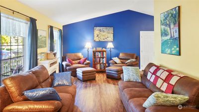 Beautiful and Spacious Living Room! | Image 3