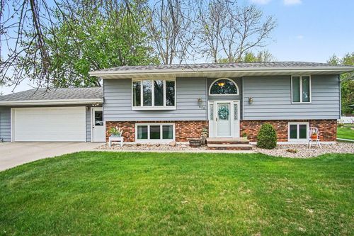806 6th Ave Se, Pipestone, MN, 56164-1718 | Card Image