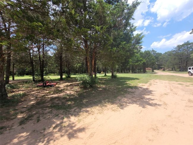 Park like area around the home | Image 6