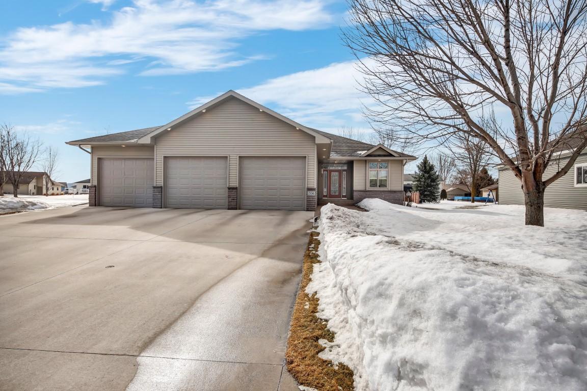 206 Golf Ct, Sold in Cold Spring - Zoocasa