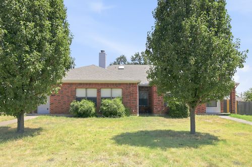704 Monique, Cedar Hill, TX, 75104-1740 | Card Image