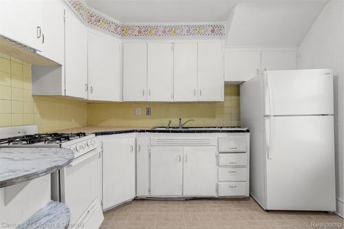 6559 Barrie St, Dearborn, MI, 48126-1716 | Card Image