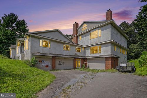 327 Blossom Hill Dr, LANCASTER, PA, 17601-3213 | Card Image