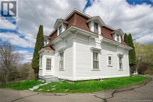 697 Bay St, Saint John, NB, E2M7L6 | Card Image