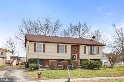 22 Dogwood Ln, Hanover, PA, 17331-4919 | Card Image
