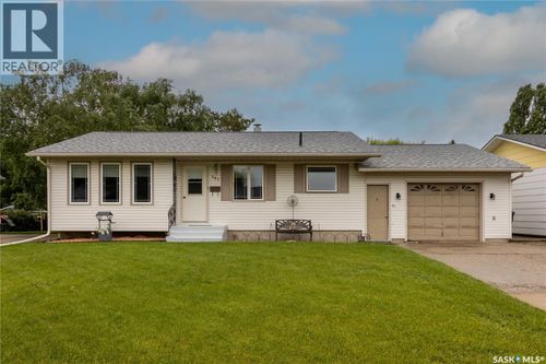 507 Dennis St, Esterhazy, SK, S0A0X0 | Card Image
