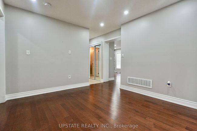 UPPER - 18 Caliper Rd, House attached with 4 bedrooms, 3 bathrooms and 2 parking in Brampton ON | Image 9