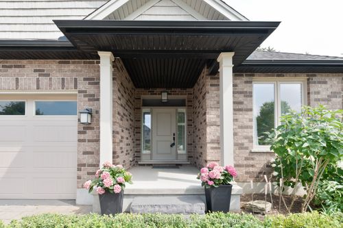 681 Bennett Cres, Mount Brydges, ON, N0L1W0 | Card Image
