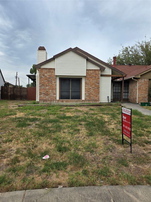 428 Liberty Pl, Grand Prairie, TX, 75052-5701 | Card Image