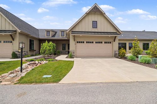 1907 E Woodglen Cir, Valparaiso, IN, 46383-1028 | Card Image