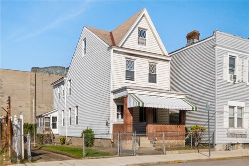4427 Howley St, Bloomfield, PA, 15224-1509 | Card Image