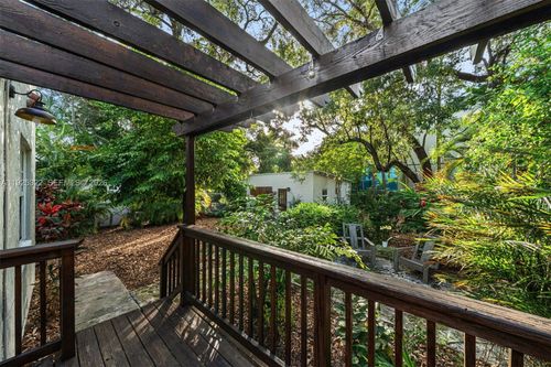 828 Nw 9th Ave, Miami, FL, 33136-3006 | Card Image